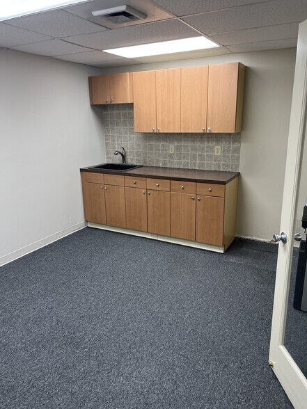 More Photos Of 2444 Solomons Island Rd, Annapolis General Retail For Sale