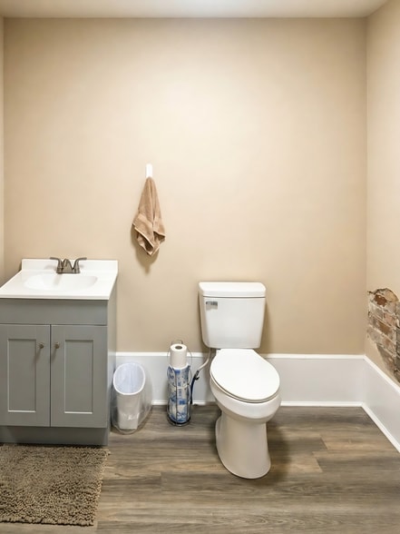 More Photos Of 24 #3 South Andrews Ave, Hot Springs Office For Sale