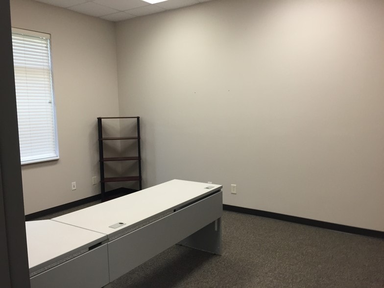 More Photos Of 1435 54th St, Columbus Office For Lease