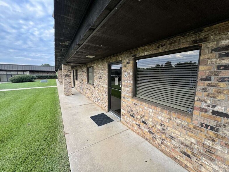 More Photos Of 3312 N University Dr, Nacogdoches Office For Sale