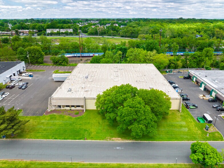More Photos Of 3350 Progress Dr, Bensalem Warehouse For Lease