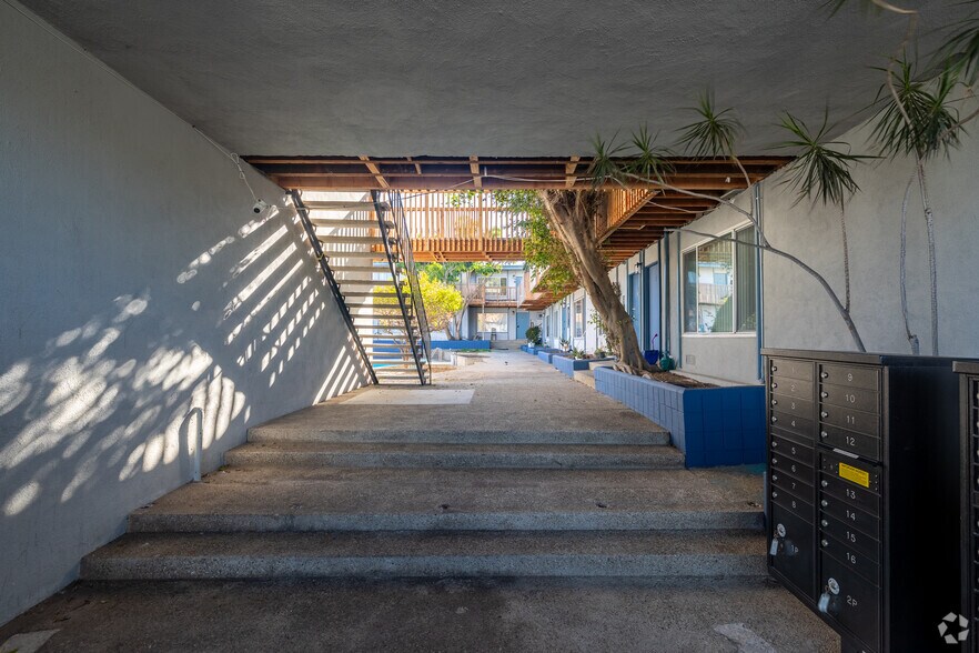 More Photos Of 1150 Tennyson St, Manhattan Beach Apartments For Sale