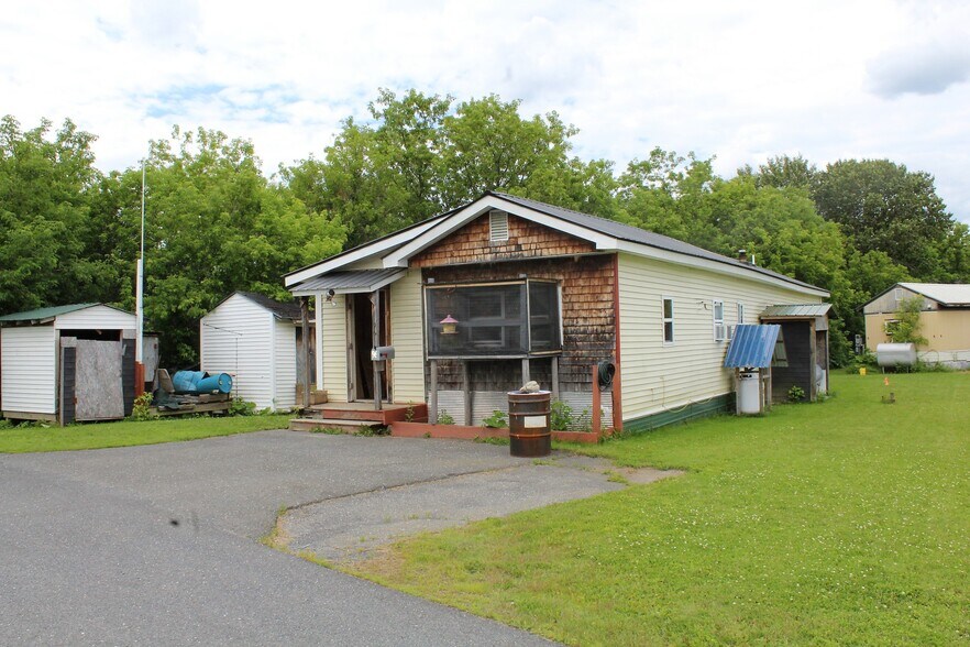 More Photos Of 50 Davis St, Presque Isle Multifamily For Sale