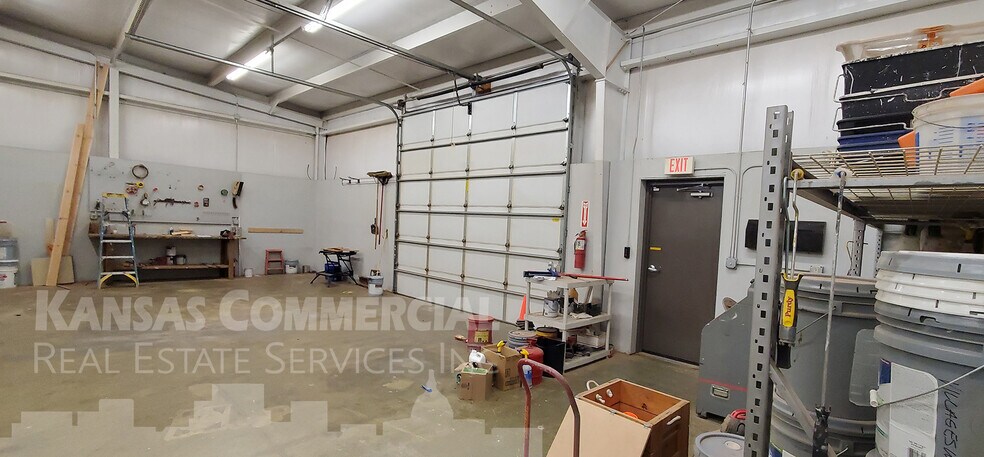 More Photos Of 5449 SW Randolph Ave, Topeka Warehouse For Lease