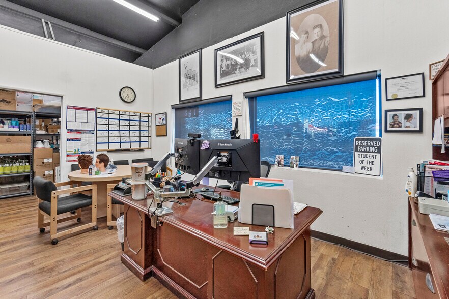 More Photos Of 1550 W Thatcher Blvd, Safford Loft Creative Space For Sale