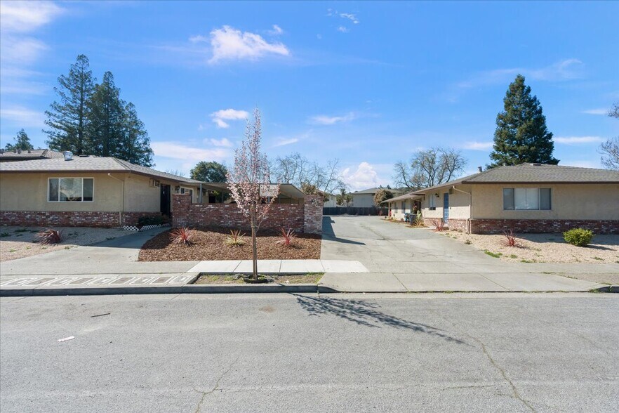 More Photos Of 8275 Westwood Dr, Gilroy Apartments For Sale