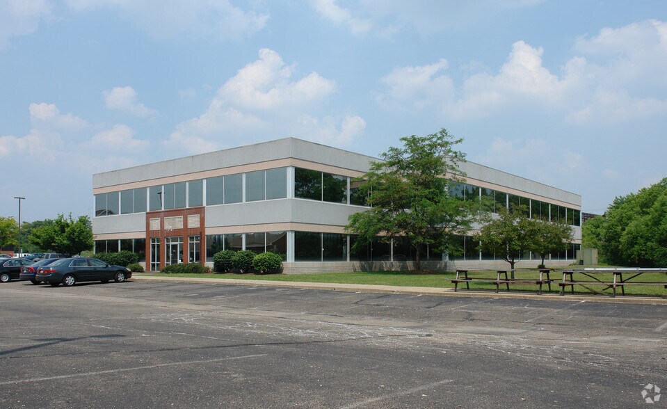 More Photos Of 4100 Holiday Ave NW, Canton Office For Lease
