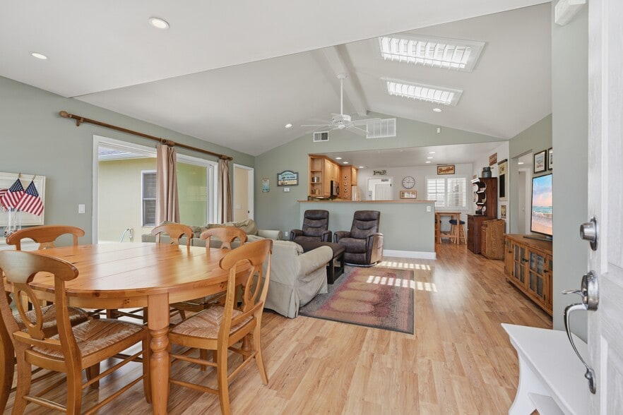 More Photos Of 4652 Cass St, San Diego Office Residential For Sale