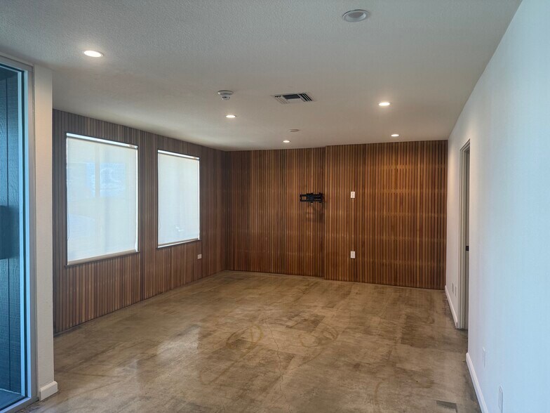 More Photos Of 127 Arena St, El Segundo Flex For Lease