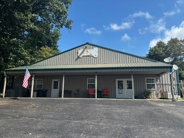 Primary Photo Of 5330 1250 S, Haubstadt Veterinarian Kennel For Sale