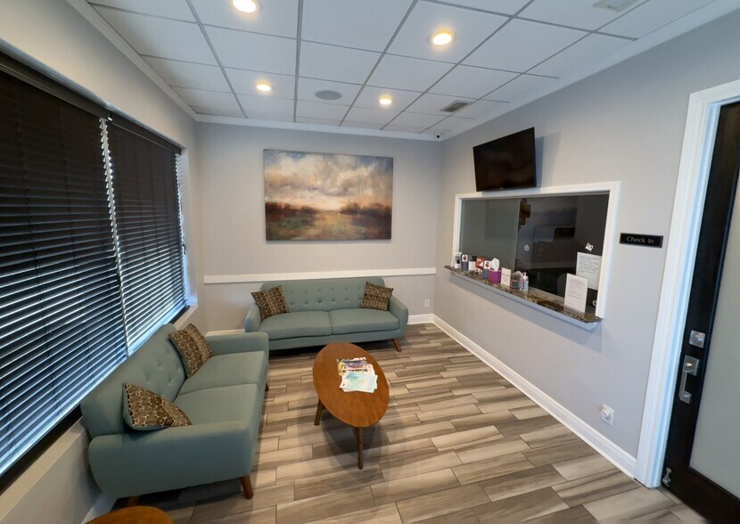 Primary Photo Of 4633 Staples St, Corpus Christi Medical For Sale