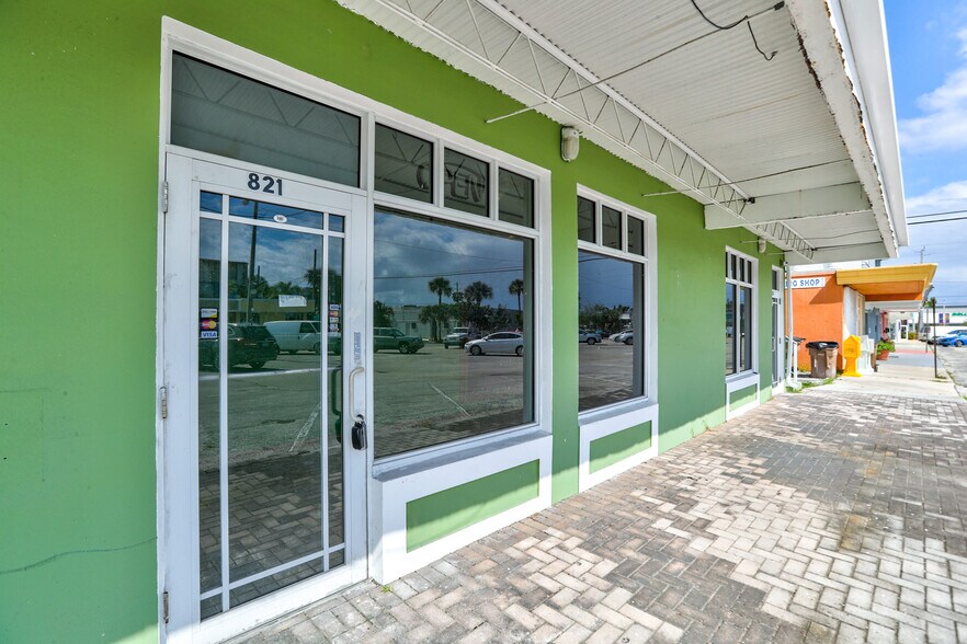 More Photos Of 817-823 SE 9th St, Deerfield Beach Storefront Retail Office For Lease