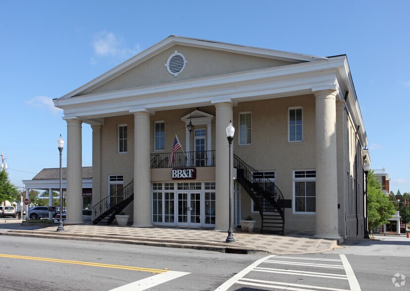 More Photos Of 1134 Clark St, Covington Bank For Lease