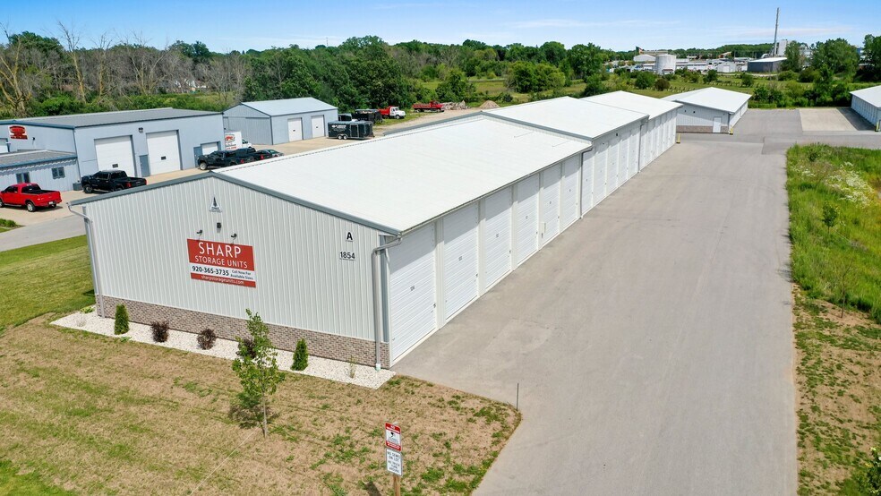 Primary Photo Of 1854 Industrial Dr, Green Bay Specialty For Sale