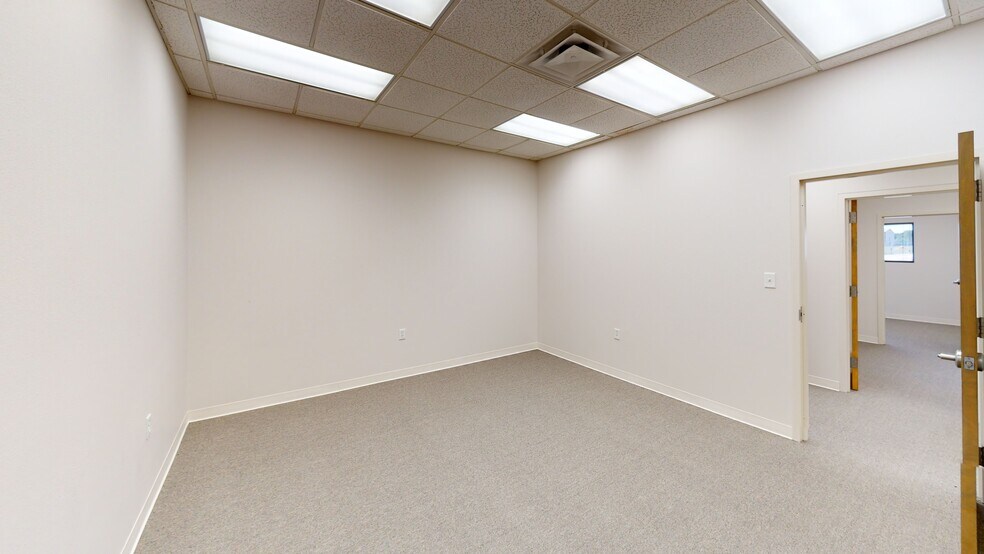 More Photos Of 2900 S Main St, Searcy Office For Sale