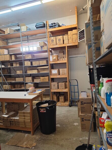 More Photos Of 2010 Eggert Rd, Buffalo Freestanding For Sale