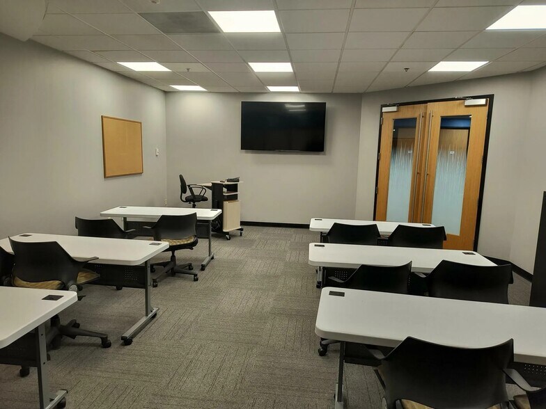 More Photos Of 8401 Ohio, Merrillville Office For Sale