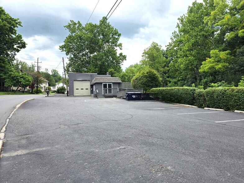 More Photos Of 140 Gravel Pike, Green Lane Industrial For Lease
