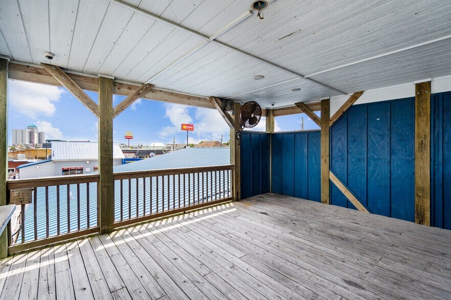 More Photos Of 300 N Lake Park Blvd, Carolina Beach Restaurant For Lease