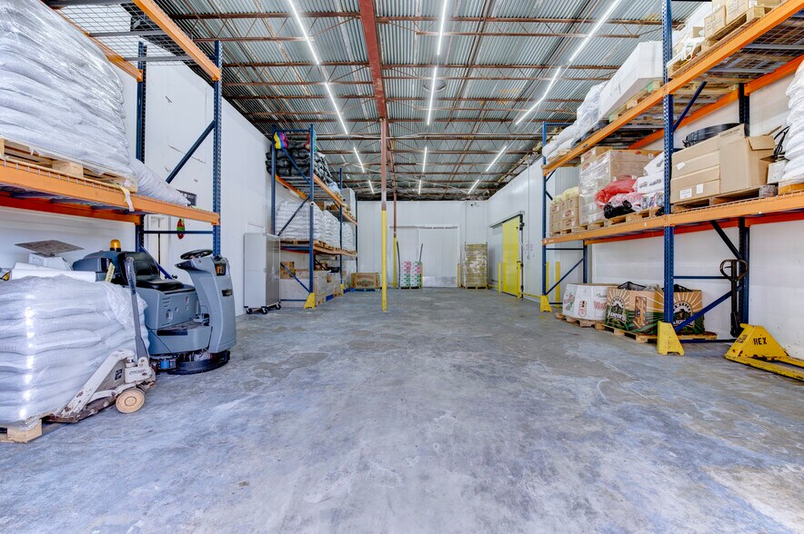 More Photos Of 7414 Domino Ln, Houston Light Distribution For Sale