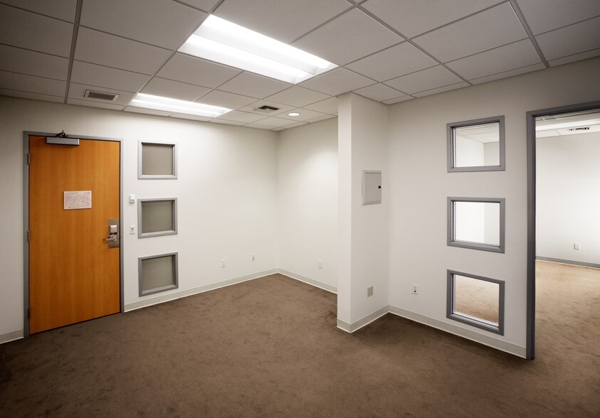 More Photos Of 4565 Ruffner St, San Diego Office For Lease