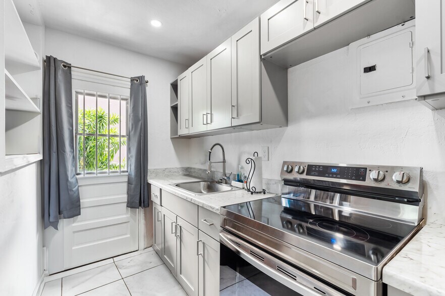 More Photos Of 550 SW 10th St, Miami Apartments For Sale