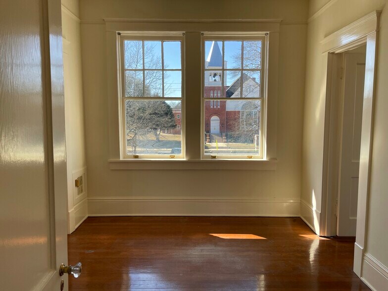 More Photos Of 346 Main St, Thomson Office For Lease