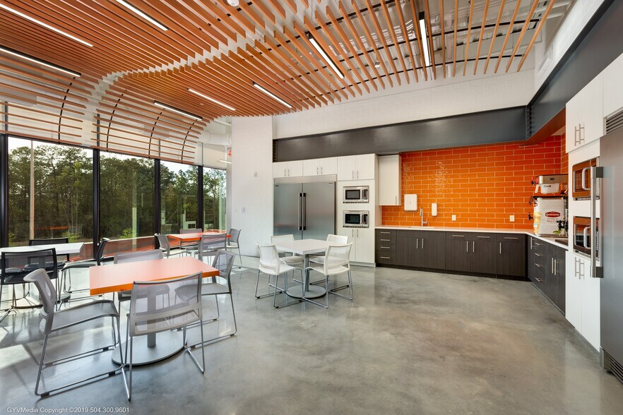 More Photos Of 1351 Holiday Square Blvd, Covington Office For Lease