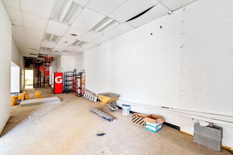 More Photos Of 2800 Huntingdon Ave, Baltimore Storefront Retail Residential For Lease