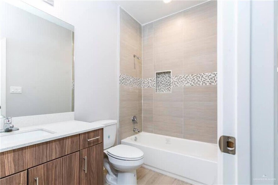 More Photos Of 402 Newport Ave, Edinburg Apartments For Sale