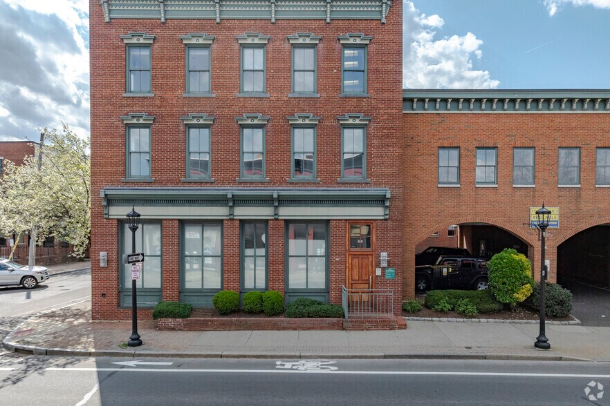 More Photos Of 47 Water St, Norwalk Office For Lease