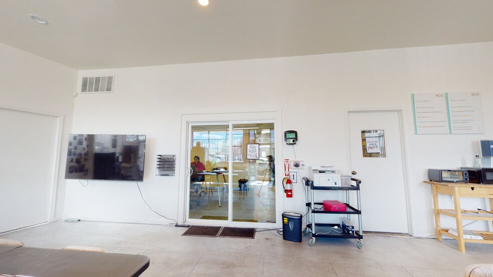 More Photos Of 415 E 10th St, Pittsburg Warehouse For Lease