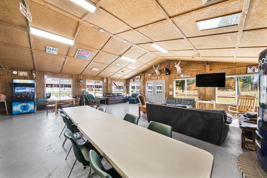More Photos Of 10422 Cadillac Hwy, Thompsonville Hotel For Sale