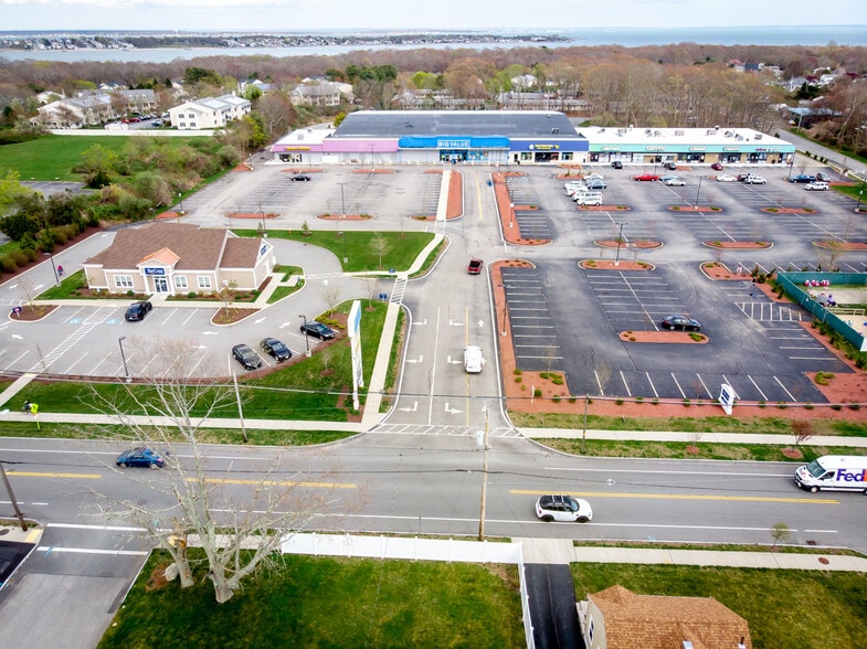 More Photos Of 718 Dartmouth St, Dartmouth Unknown For Lease