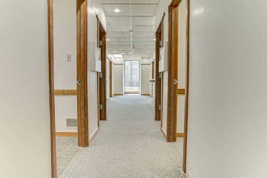 More Photos Of 2710 College Ave, Alton Medical For Lease