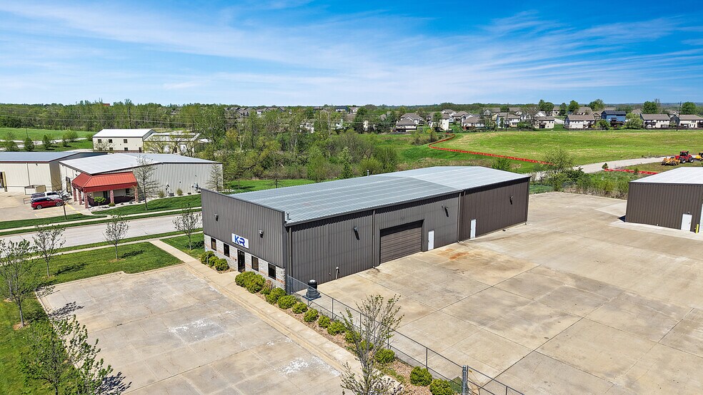 More Photos Of 990 Premier Dr, Kearney Industrial For Lease