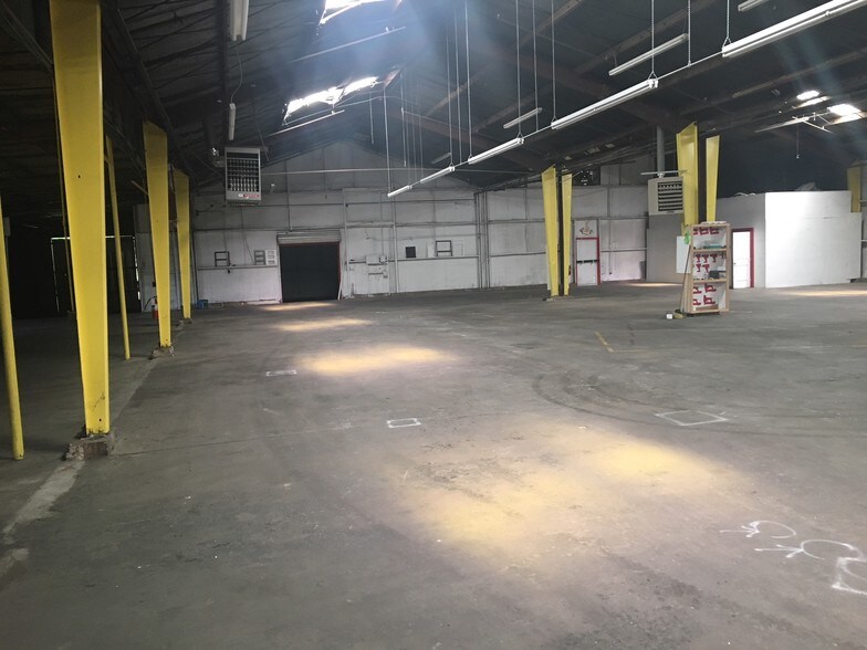 More Photos Of 4013 Estes Pky, Longview Warehouse For Lease