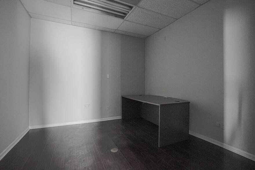 More Photos Of 14721 Pebble Bend Dr, Houston Medical For Sale