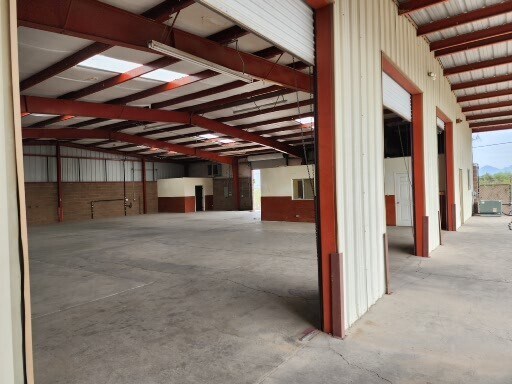 More Photos Of 4504 S Country Club Rd, Tucson Warehouse For Lease
