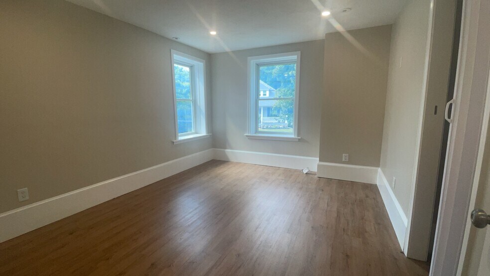 More Photos Of 6 Windsor St, Andover Office For Sale