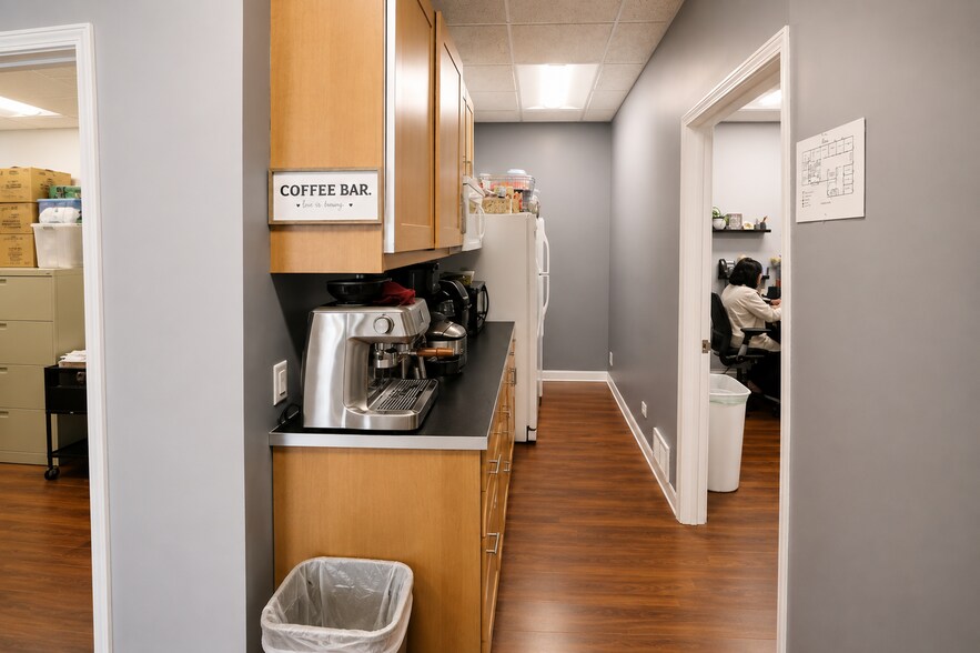 More Photos Of 935 N Plum Grove Rd, Schaumburg Office For Sale