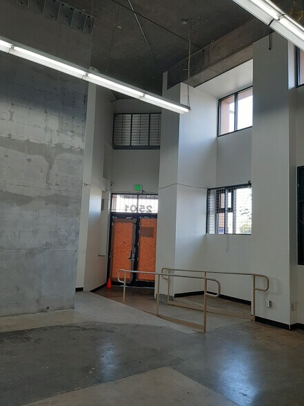 More Photos Of 2555 International Blvd, Oakland Apartments For Lease