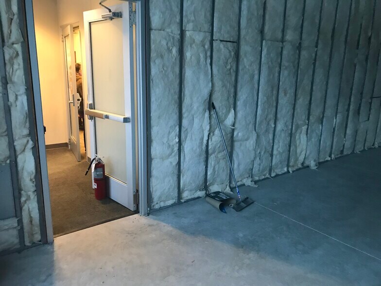 More Photos Of 3900 28th Avenue Dr, Moline Medical For Lease