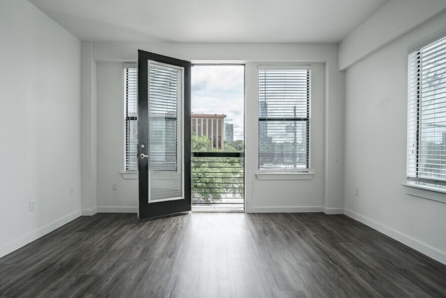 More Photos Of 127 E Riverside Dr, Austin Apartments For Lease