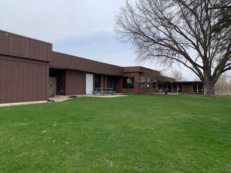 More Photos Of 6562 Lake Rd, Windsor Storefront Retail Office For Sale