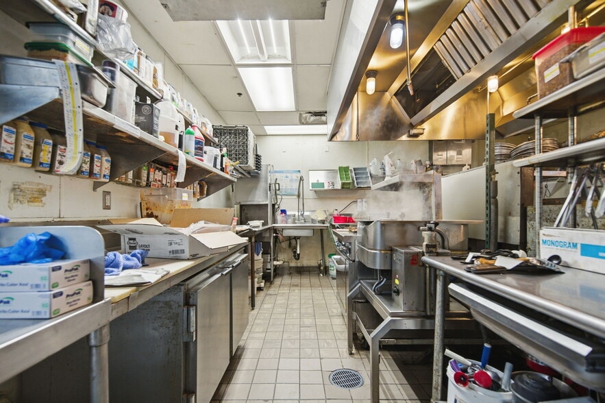 More Photos Of 145 New England Pl, Stillwater Storefront Retail Office For Sale