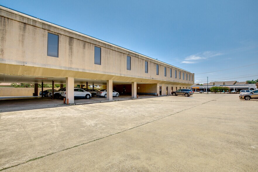 More Photos Of 1301 Northwest Hwy, Garland Office For Sale