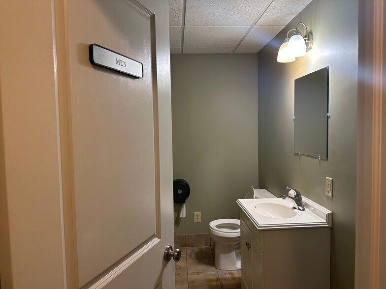 More Photos Of 1004 Princetown Rd, Schenectady Office For Lease