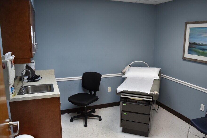 More Photos Of 727 Cox Creek Pky, Florence Healthcare For Sale