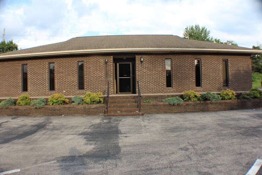 More Photos Of 1637 N Eastman Rd, Kingsport Office For Lease
